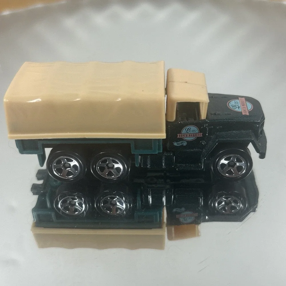 Hot Wheels 1983 Luis' Ranch Markets 1:64 Diecast‎